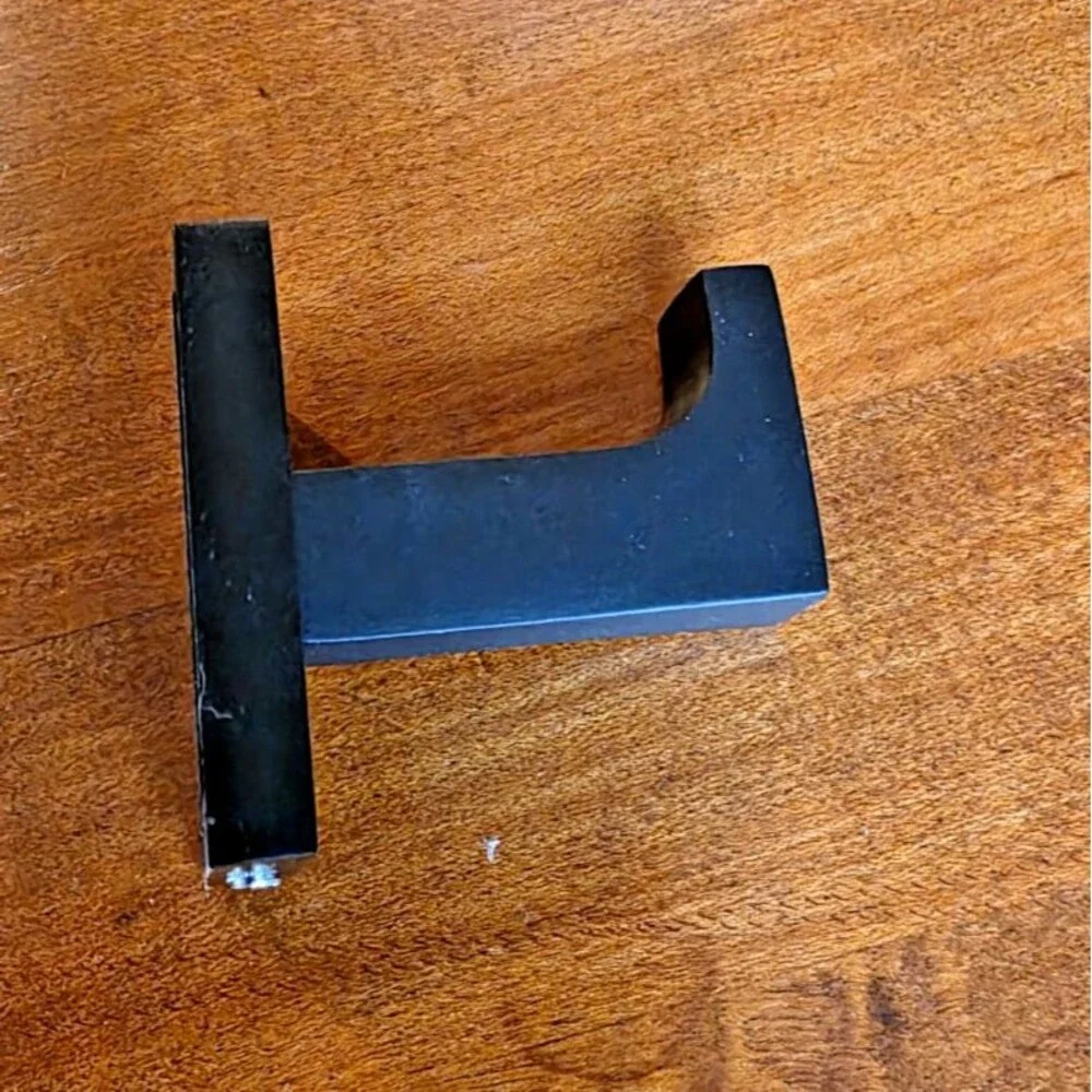 West Elm Abington Matte Blk Bath Hook 1.5